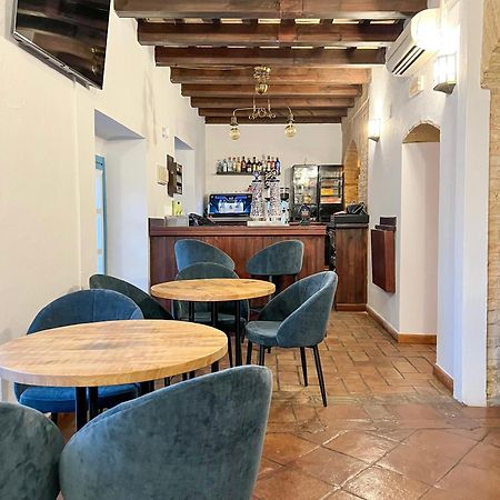 Hostal Servilia Кармона Екстериор снимка