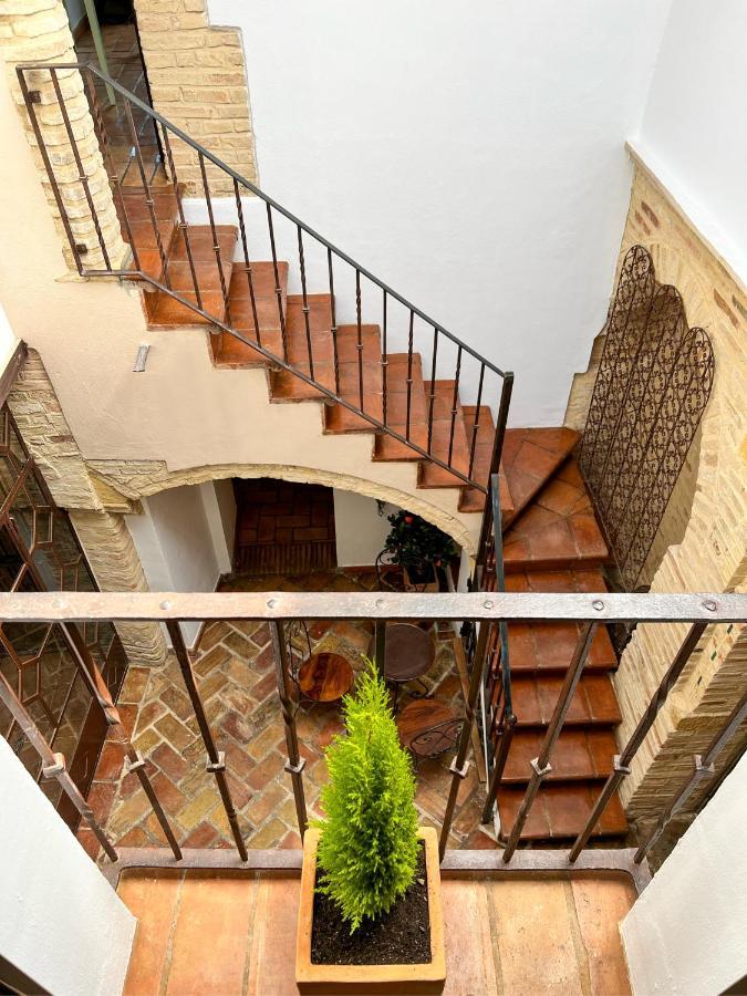 Hostal Servilia Кармона Екстериор снимка