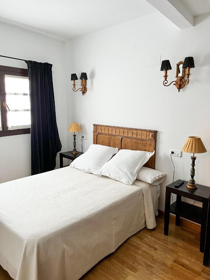 Hostal Servilia Кармона Екстериор снимка
