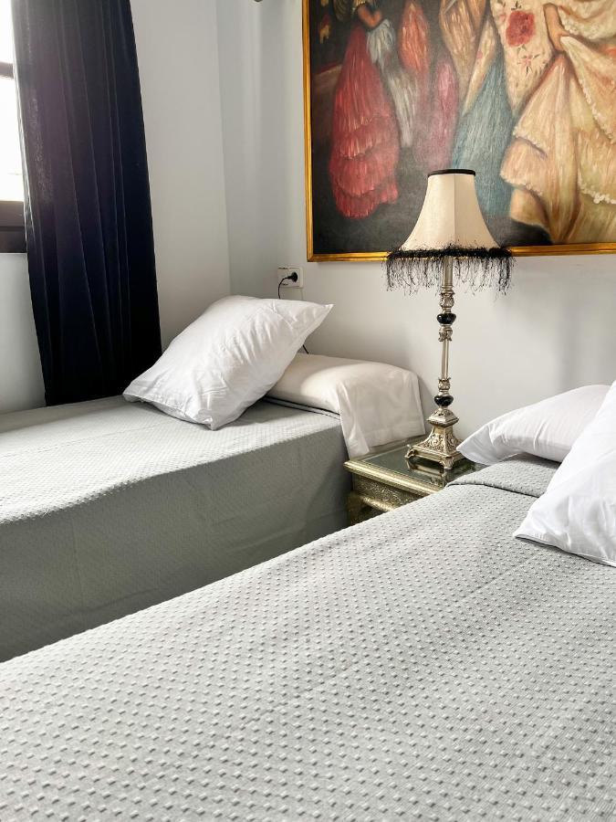 Hostal Servilia Кармона Екстериор снимка