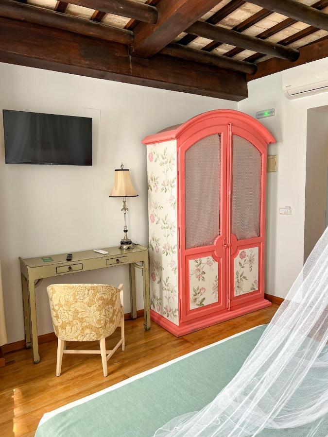 Hostal Servilia Кармона Екстериор снимка