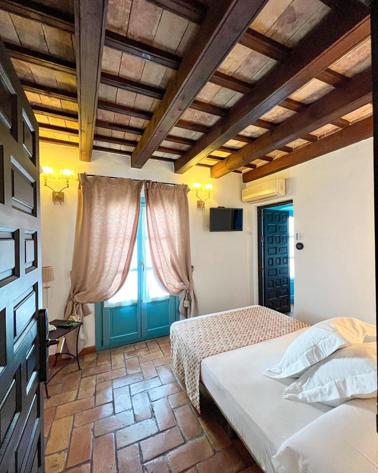 Hostal Servilia Кармона Екстериор снимка