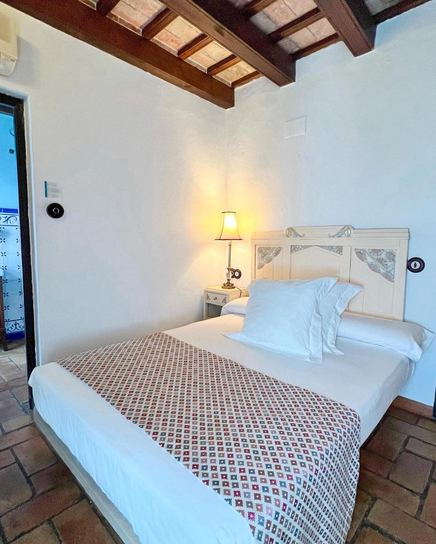 Hostal Servilia Кармона Екстериор снимка