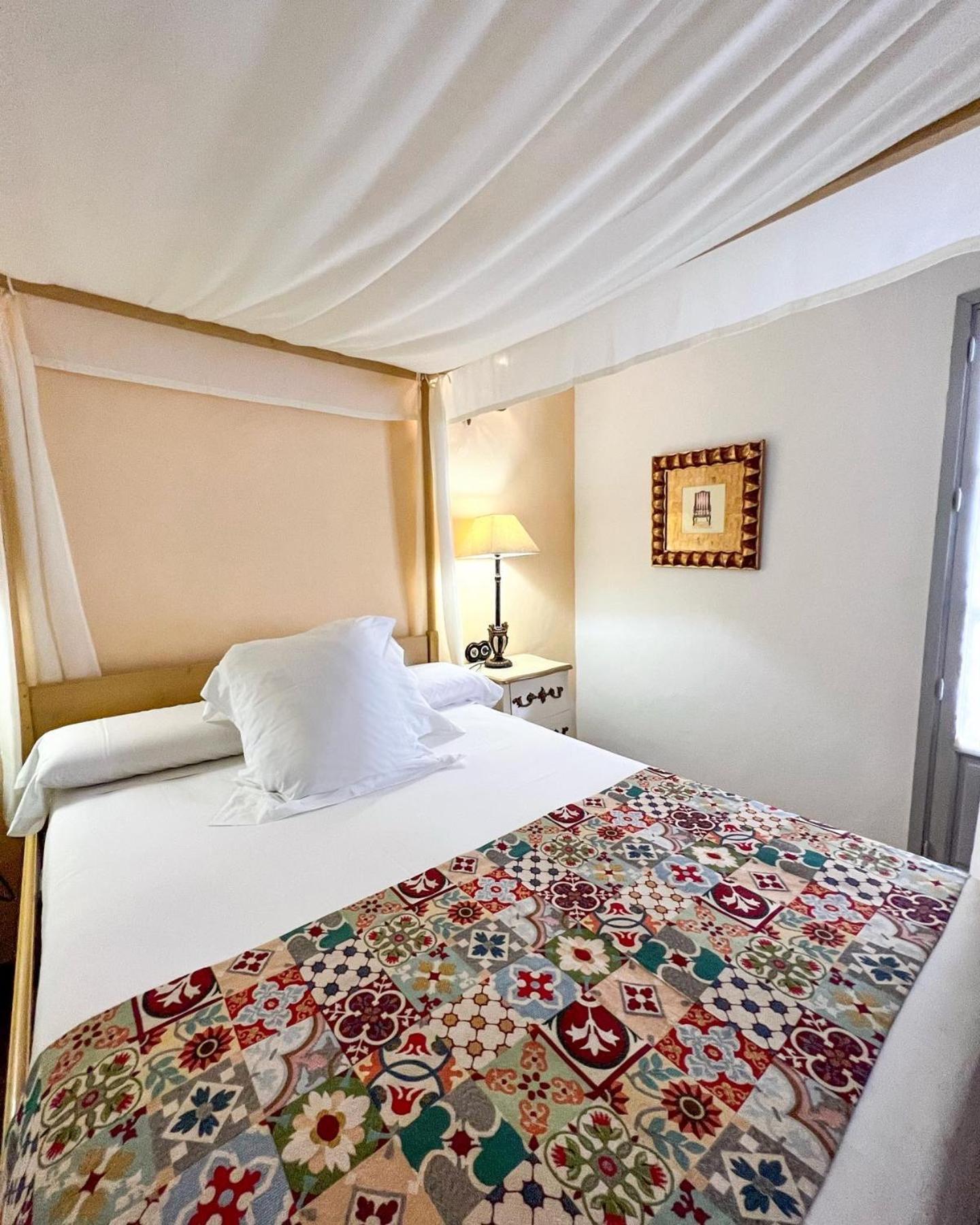 Hostal Servilia Кармона Екстериор снимка