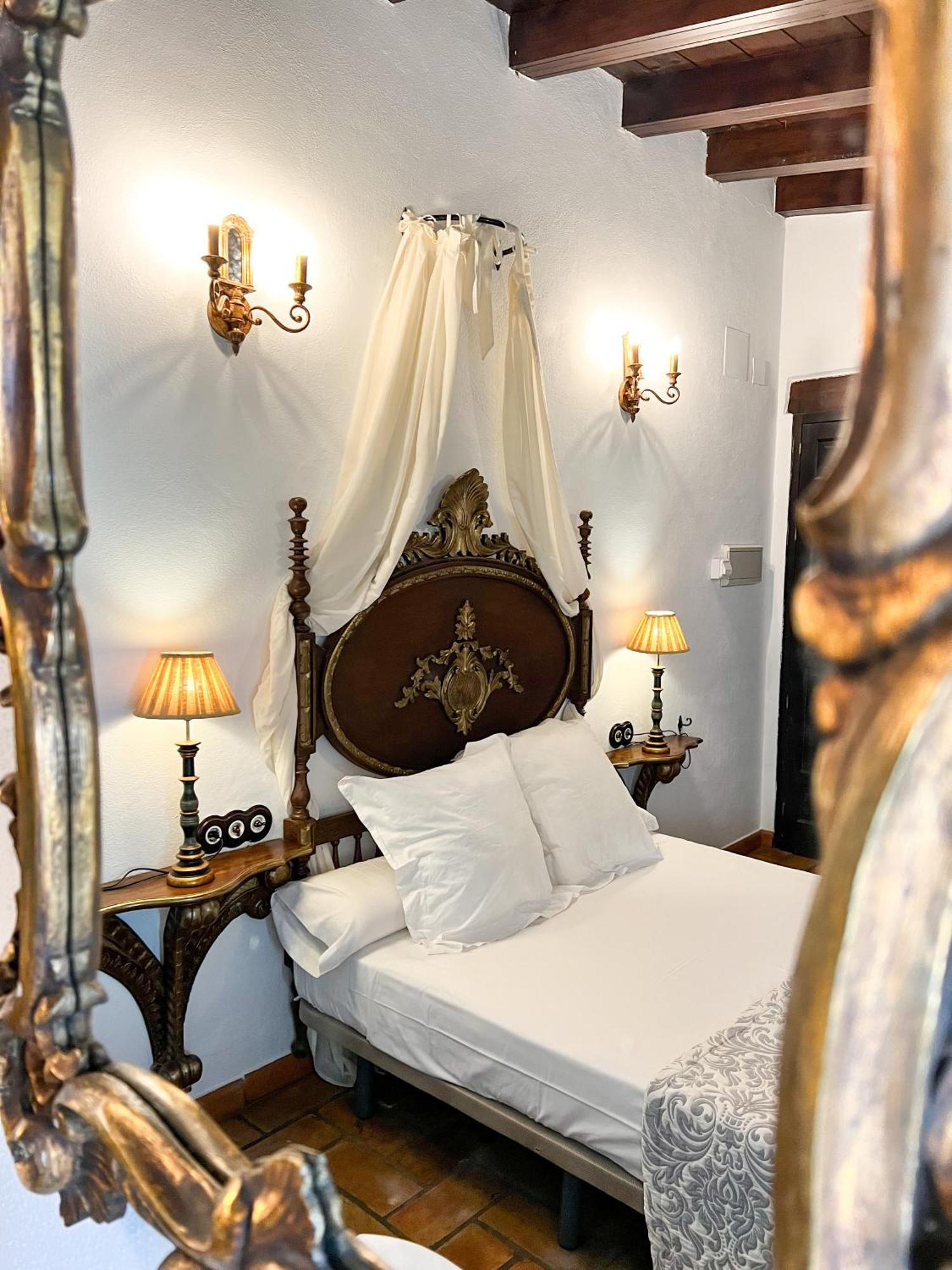 Hostal Servilia Кармона Екстериор снимка