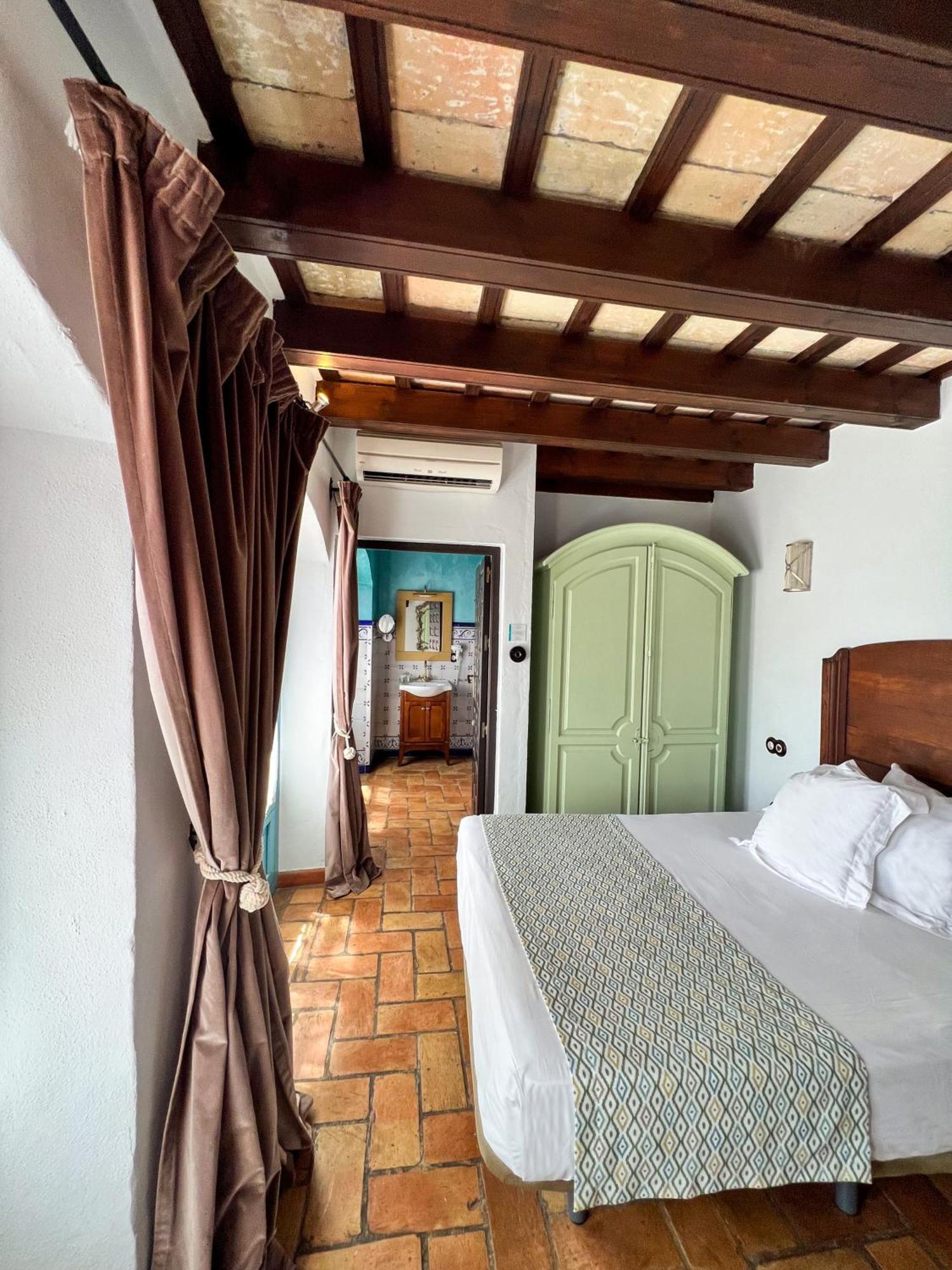 Hostal Servilia Кармона Екстериор снимка