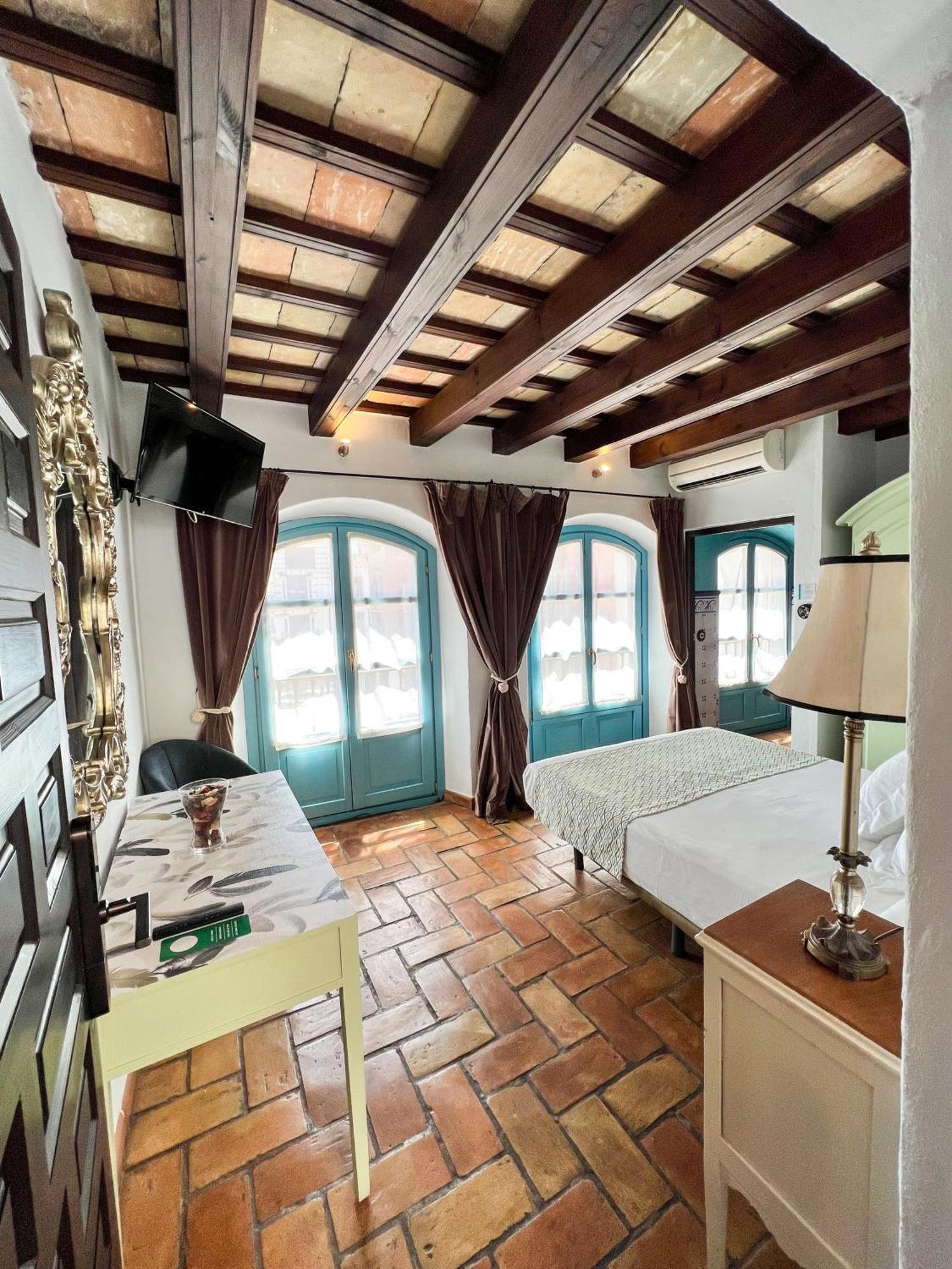 Hostal Servilia Кармона Екстериор снимка