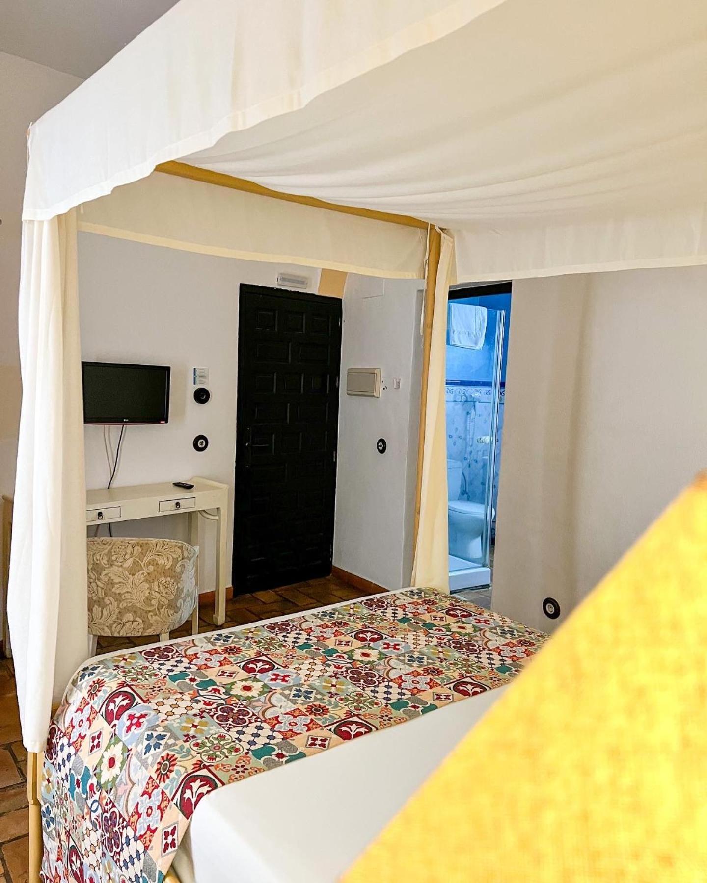 Hostal Servilia Кармона Екстериор снимка