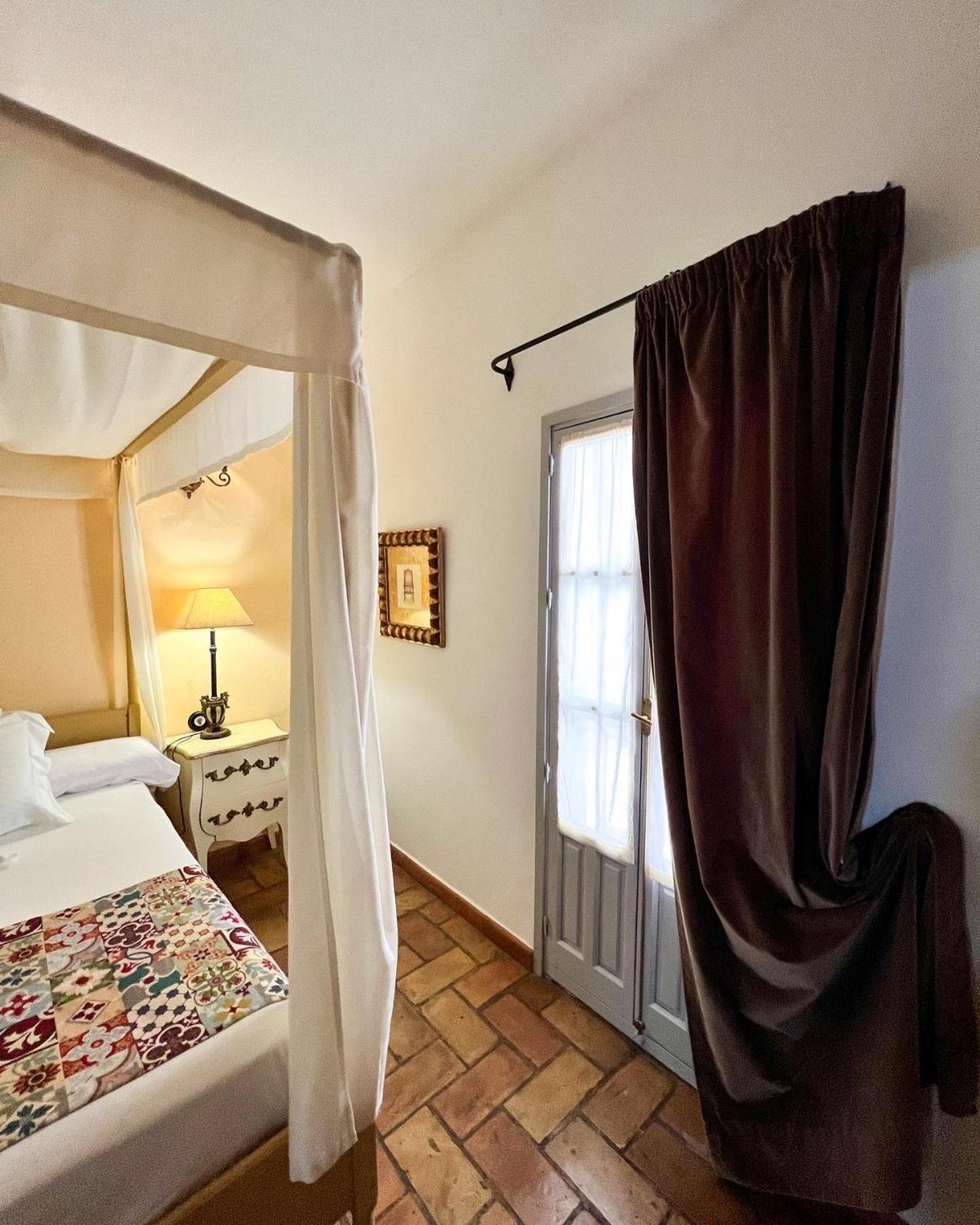 Hostal Servilia Кармона Екстериор снимка