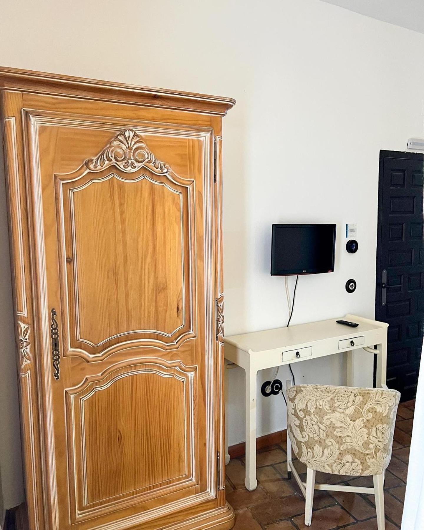 Hostal Servilia Кармона Екстериор снимка