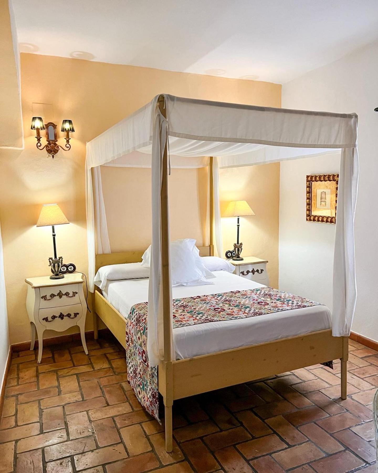Hostal Servilia Кармона Екстериор снимка